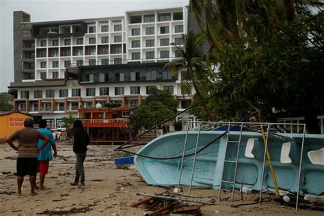 Hurricane Simon’s Impact on Mexico Leaves Russian Citizens Unharmed