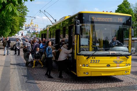 Kiev Ground Public Transport Suspended in Three Districts Amid Power Outages